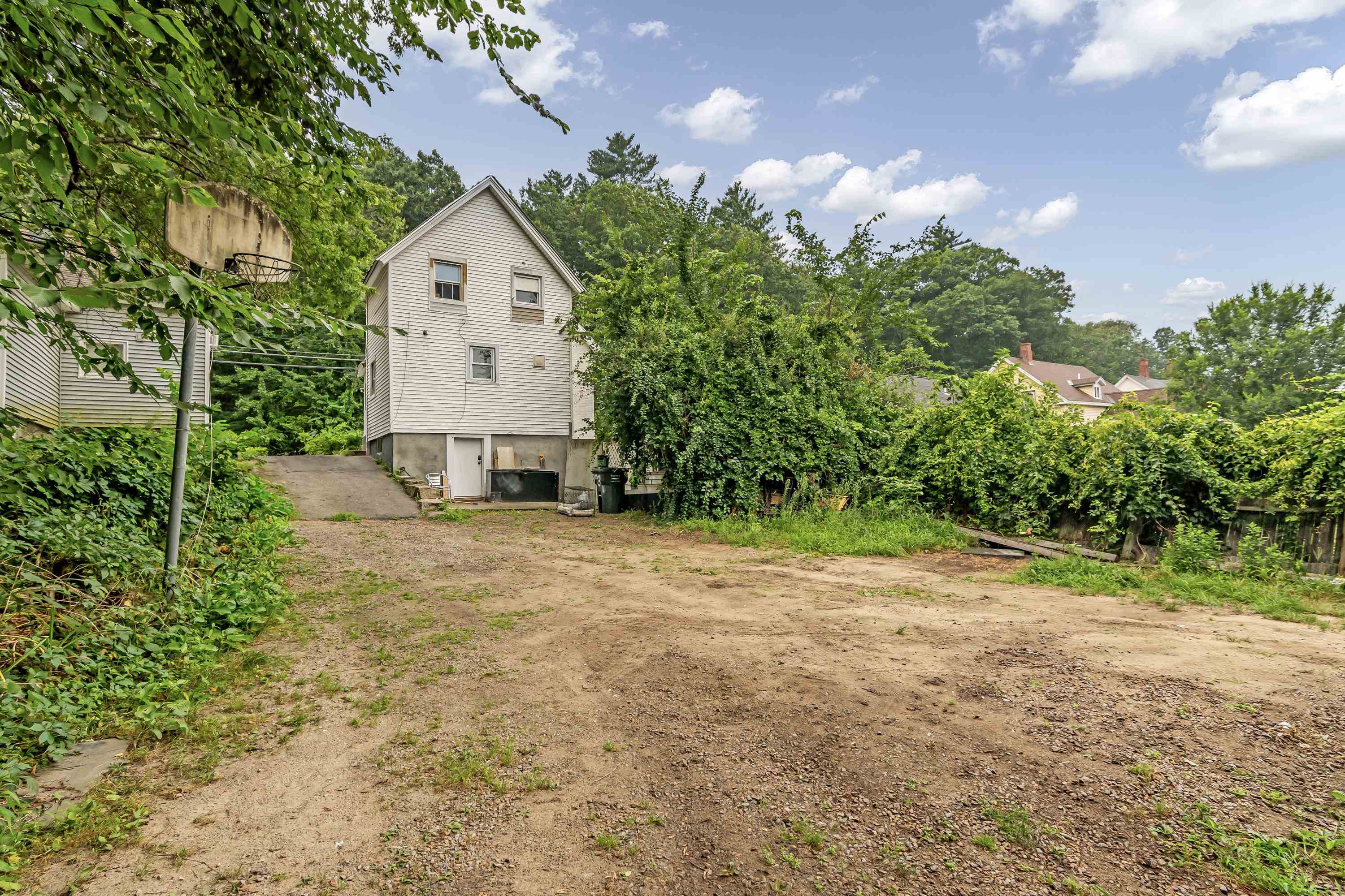 Homes for sale in Manchester, NH | 389 Front St, Manchester, NH 03102 | MLS# 5054860