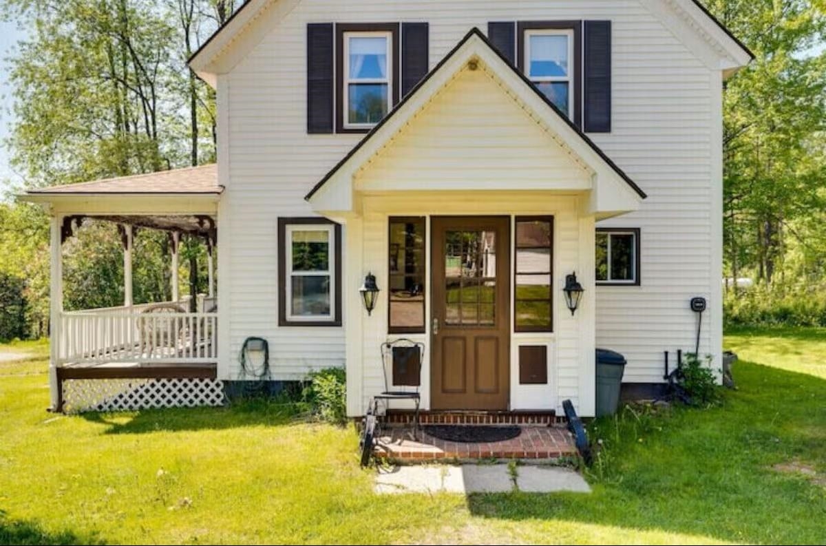 Homes for sale in Pittsburg, NH | 1495 Main St, Pittsburg, NH 03592 | MLS# 5055239