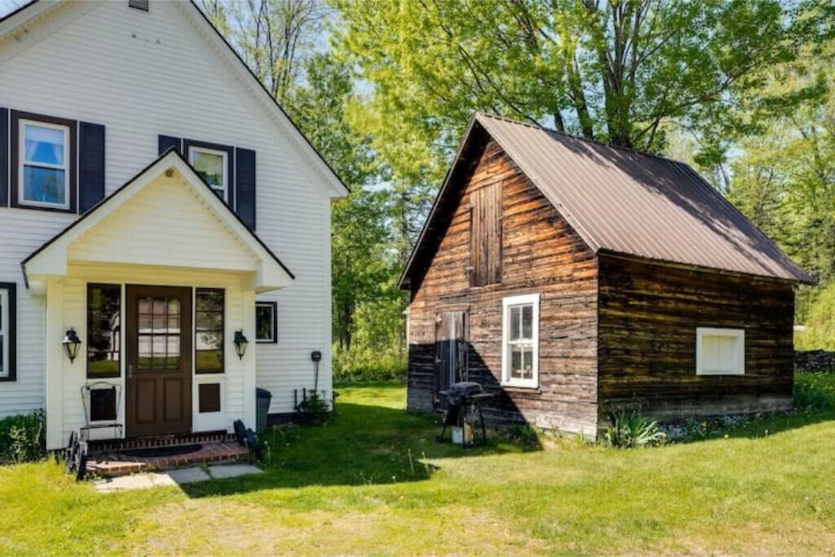 Homes for sale in Pittsburg, NH | 1495 Main St, Pittsburg, NH 03592 | MLS# 5055239