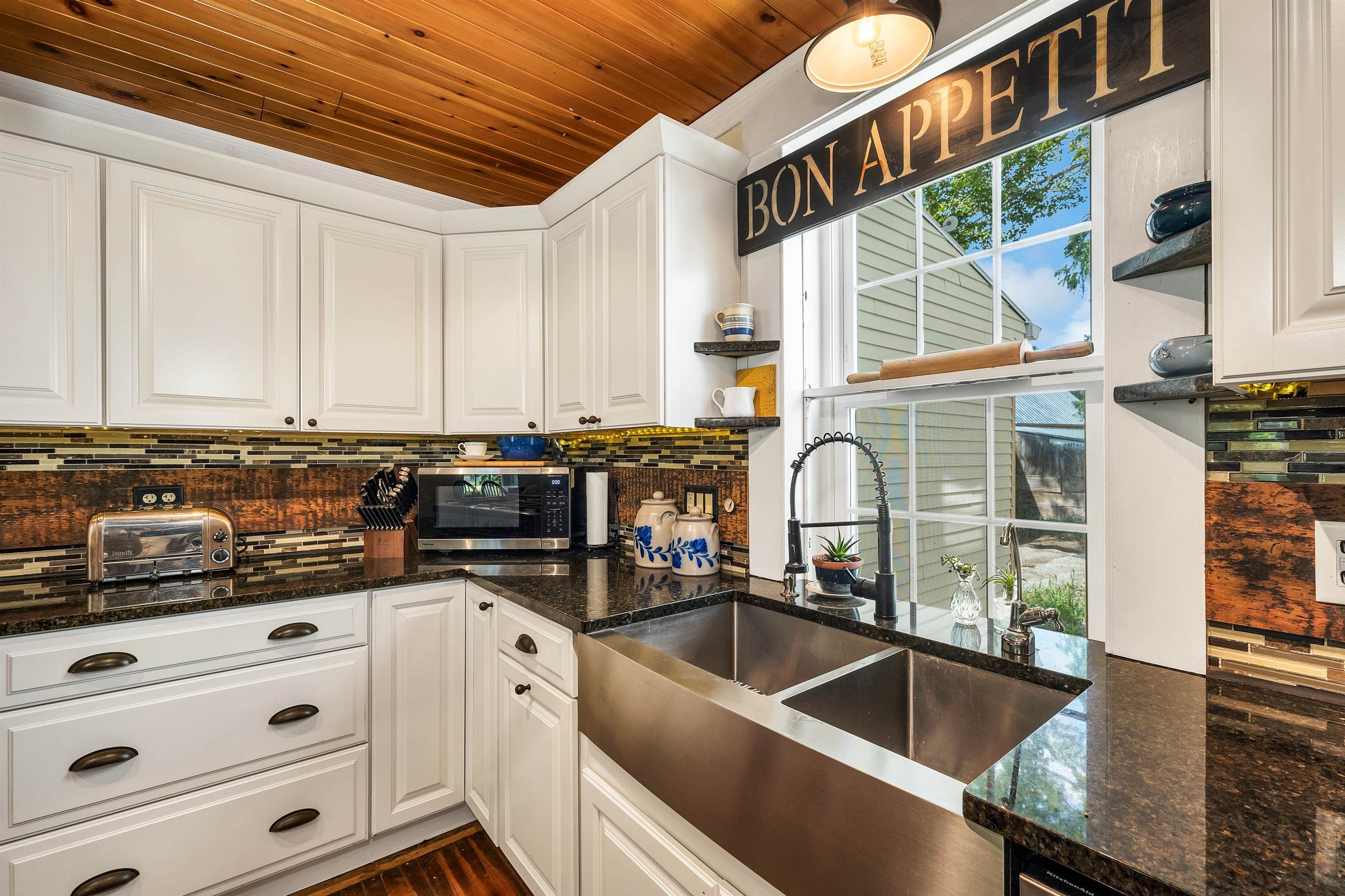 288 N River Rd, Epping, NH 03042