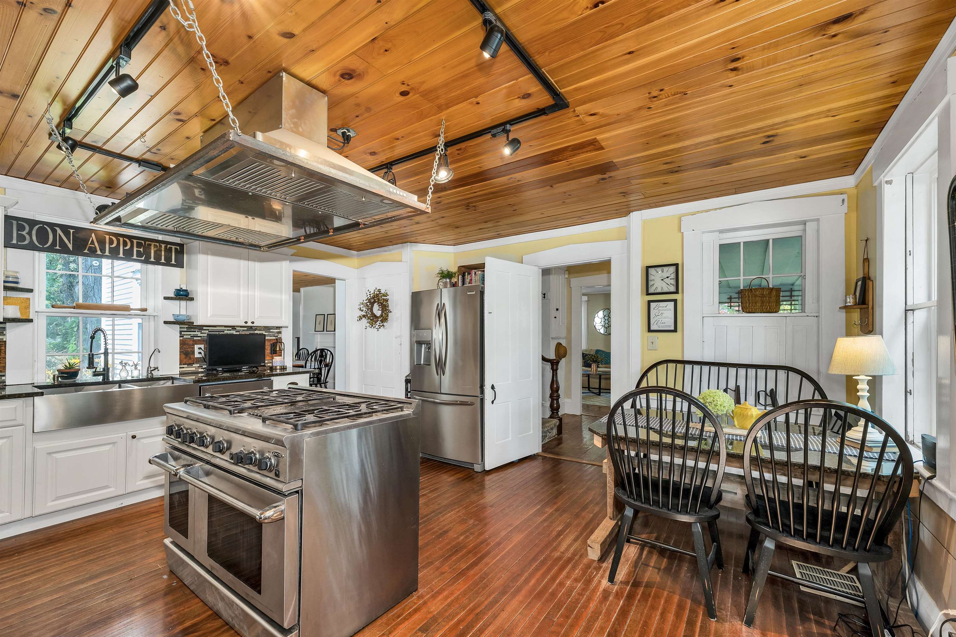 288 N River Rd, Epping, NH 03042