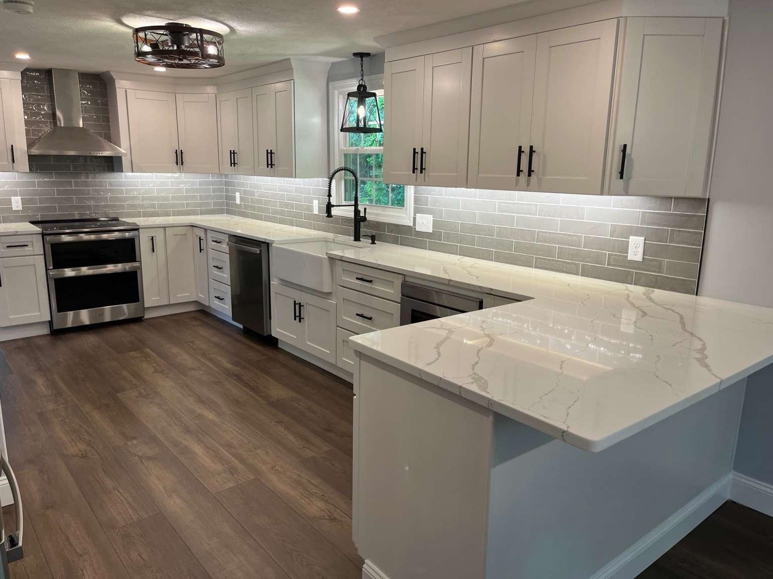 7 Oakwood St, Windham, NH 03087