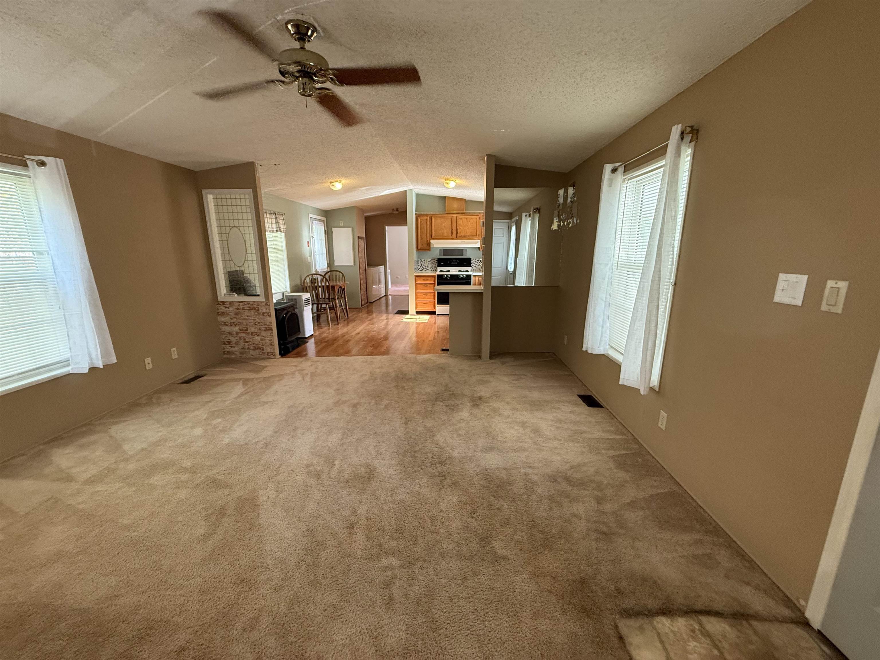 Homes for sale in Exeter, NH | 101 Robinhood Dr, Exeter, NH 03833 | MLS# 5056072