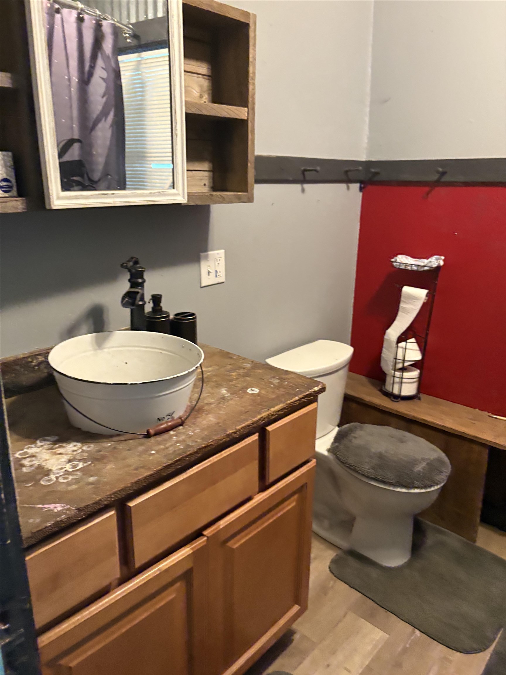 Downstairs Full Bath 23866369