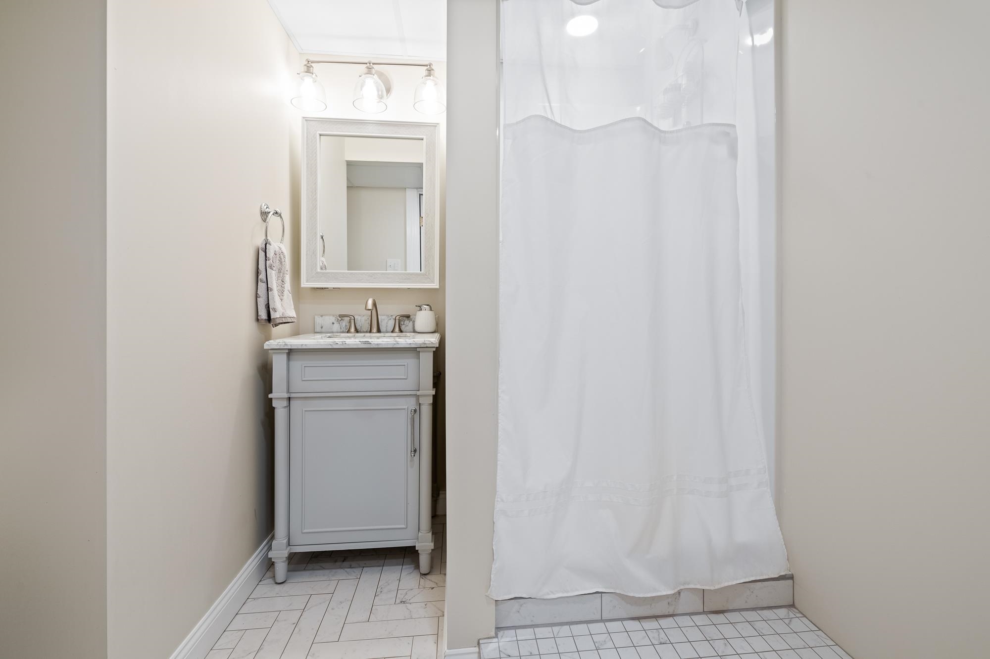 Lower level 3/4 bath