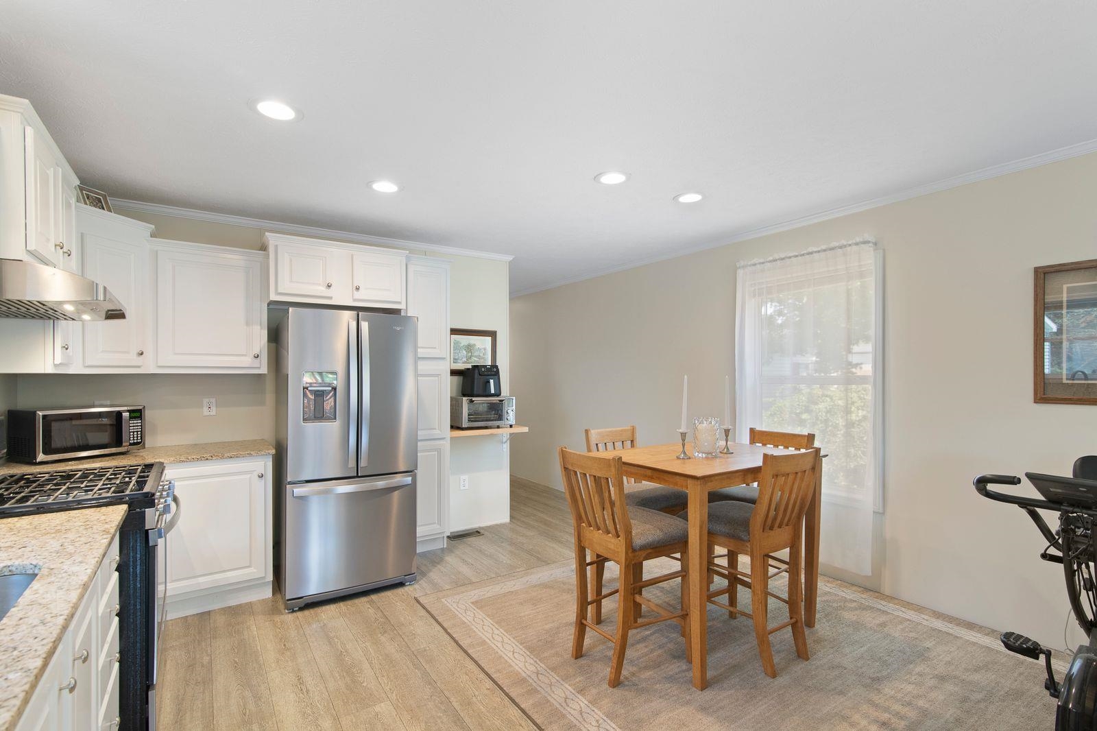 16 Hillcrest St, Hinsdale, NH 03451