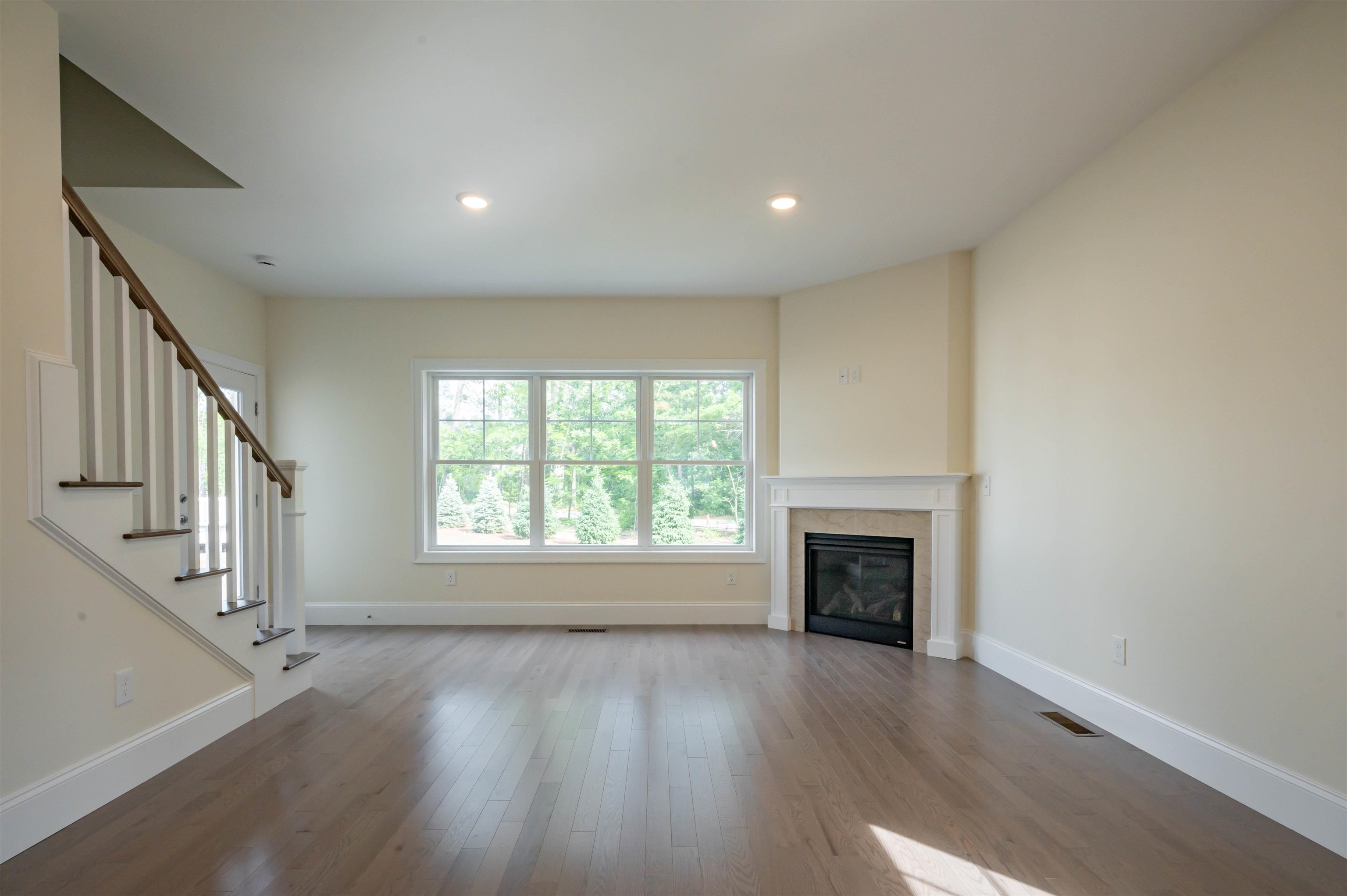 6 Wilderness Dr, Nashua, NH 03062