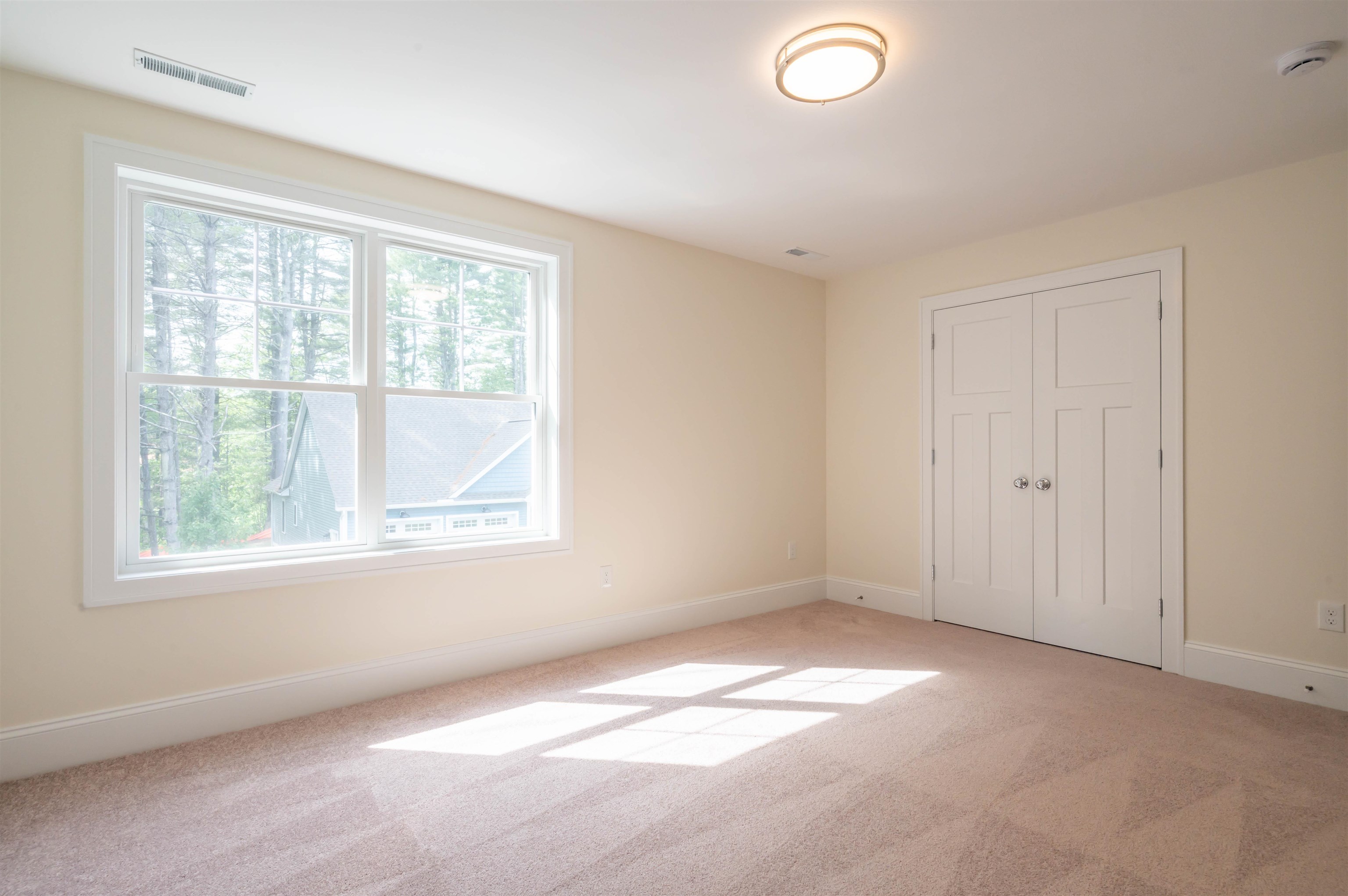 6 Wilderness Dr, Nashua, NH 03062