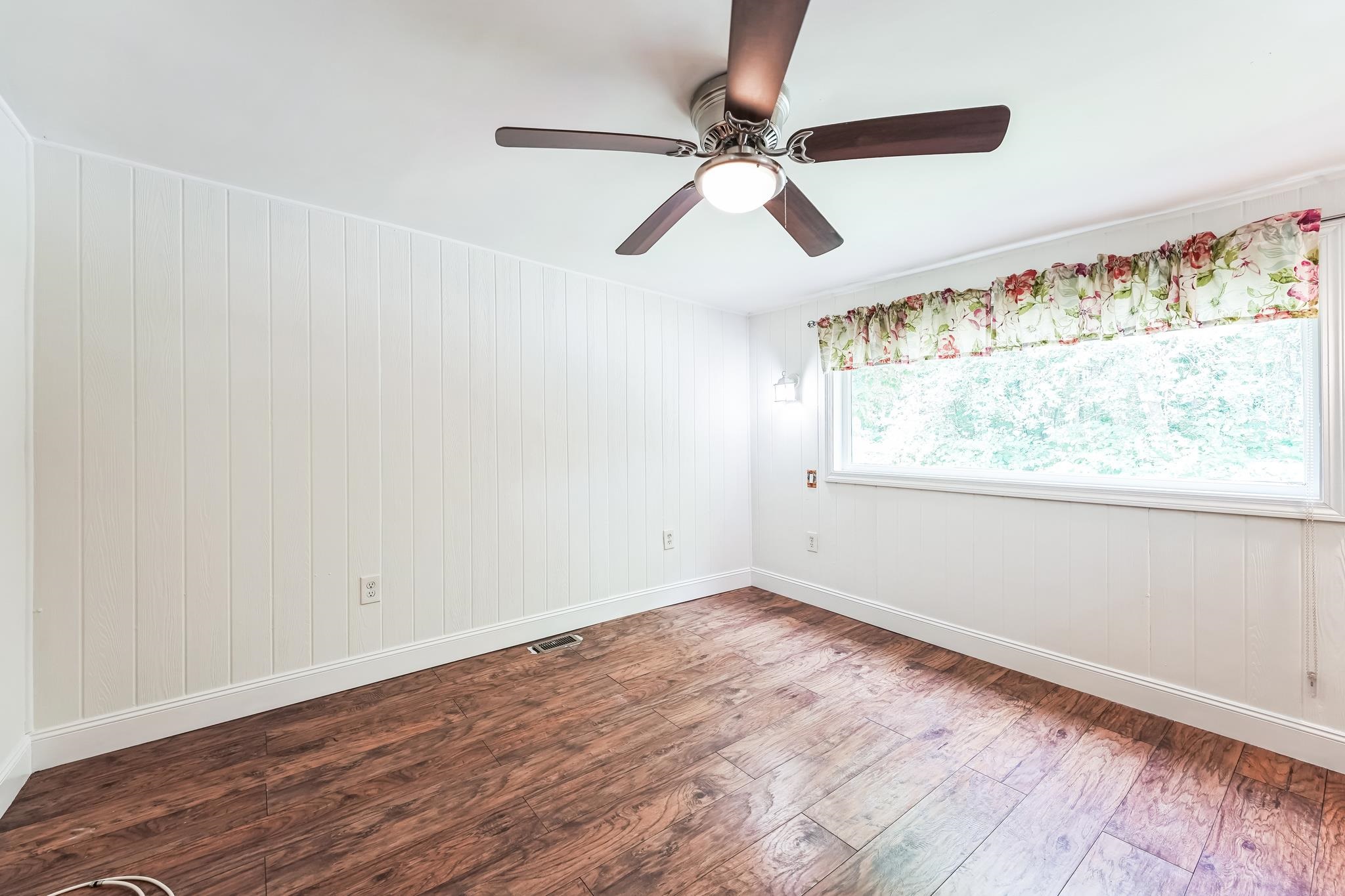 75 S Polcy St, Salem, NH 03079