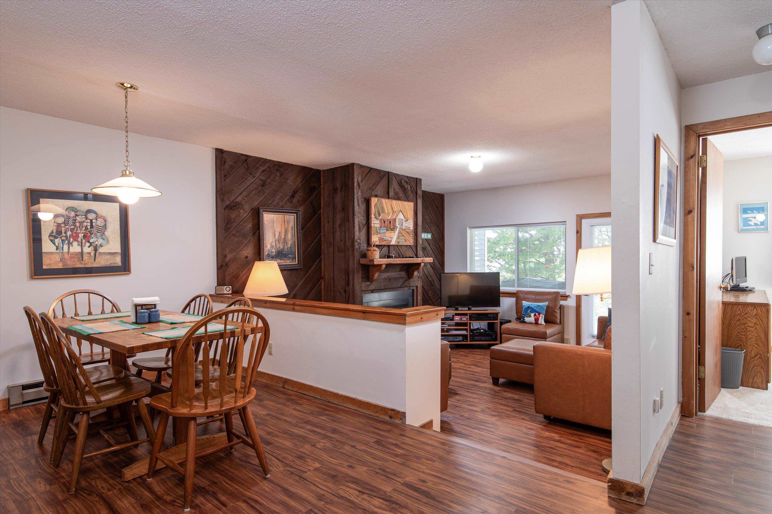 Open concept dining & living rooms 23907001