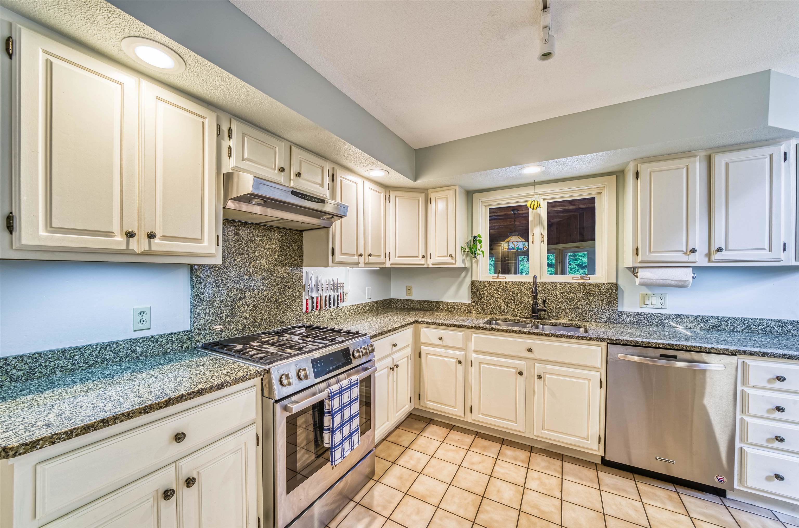 99 Newell Rd, Newbury, NH 03255