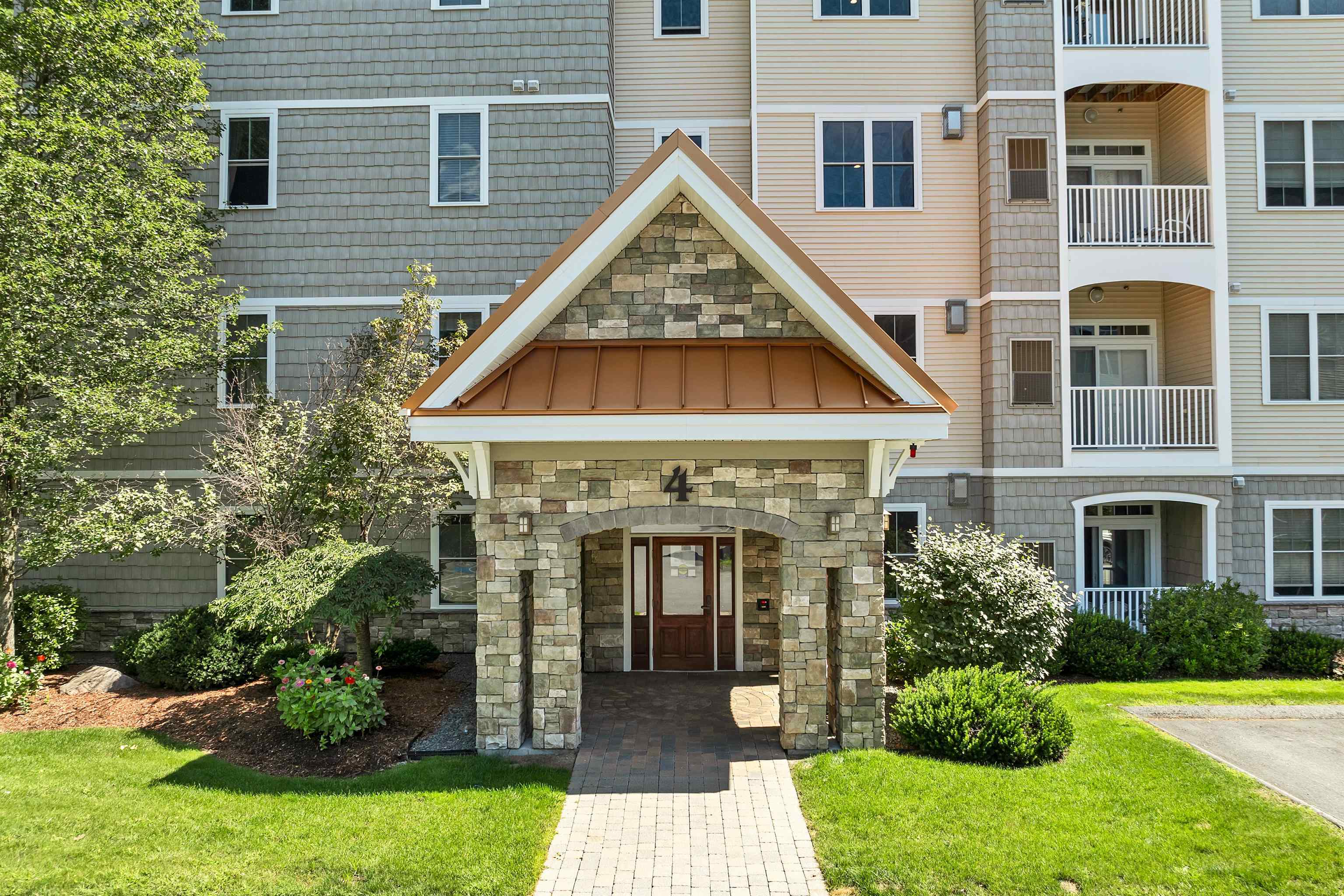 4 Henry David Dr #203, Nashua, NH 03062