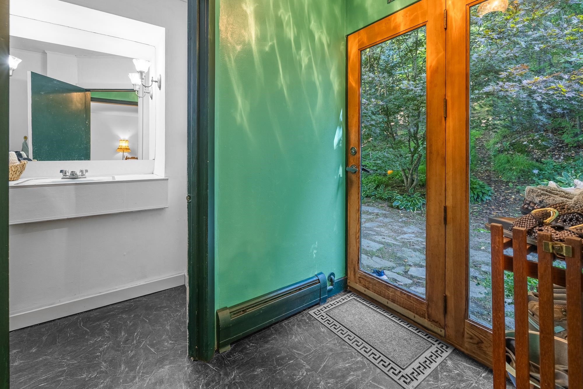 Back door to yard 23944710