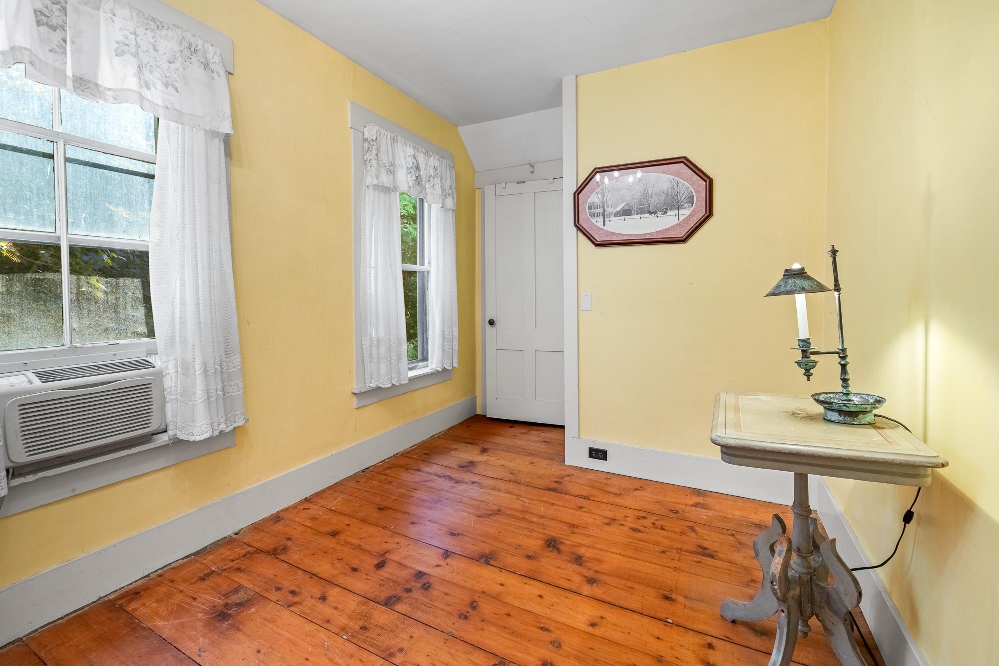 2nd bedroom 23944722