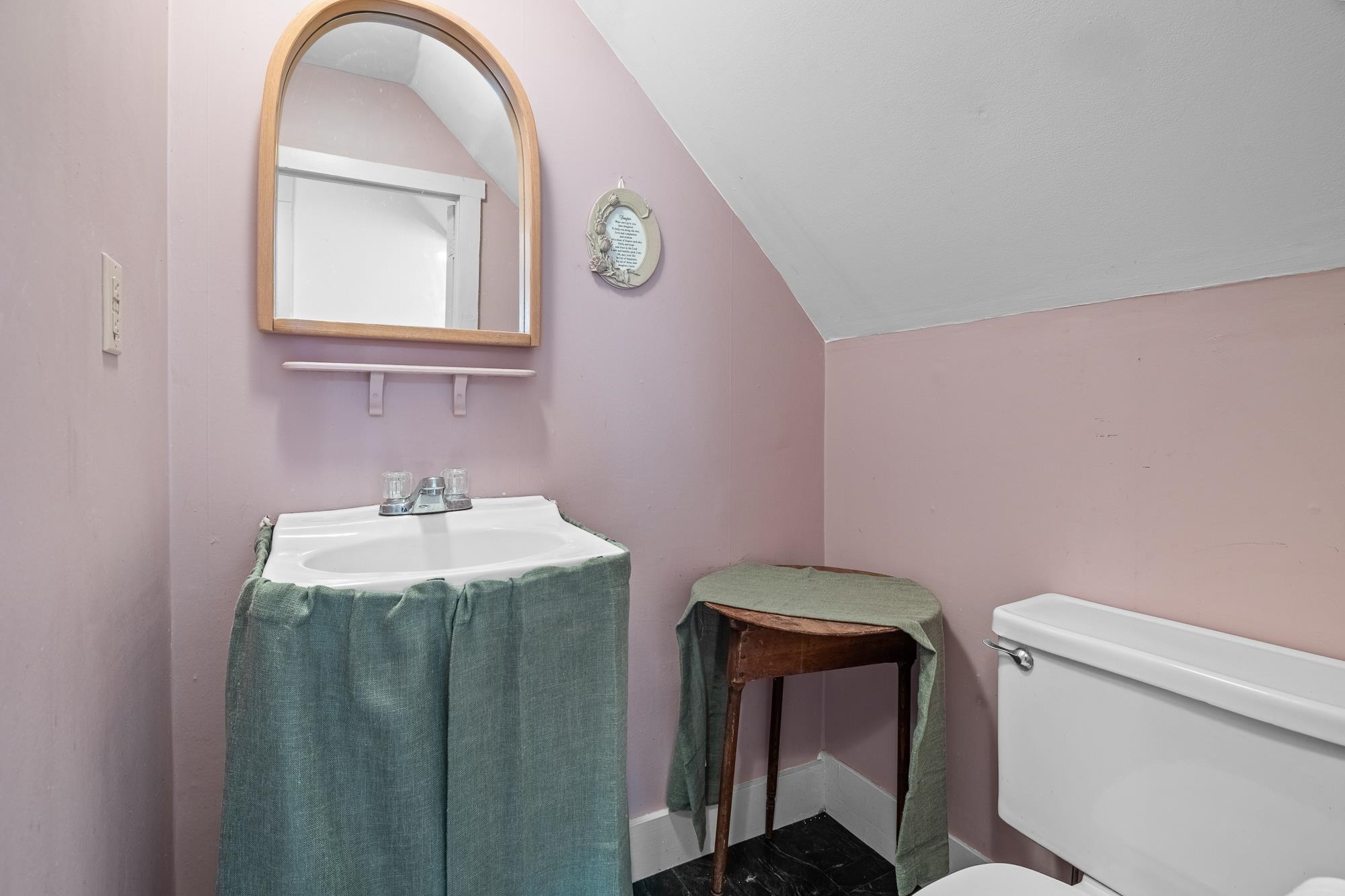 Half bath - 2nd floor 23944724