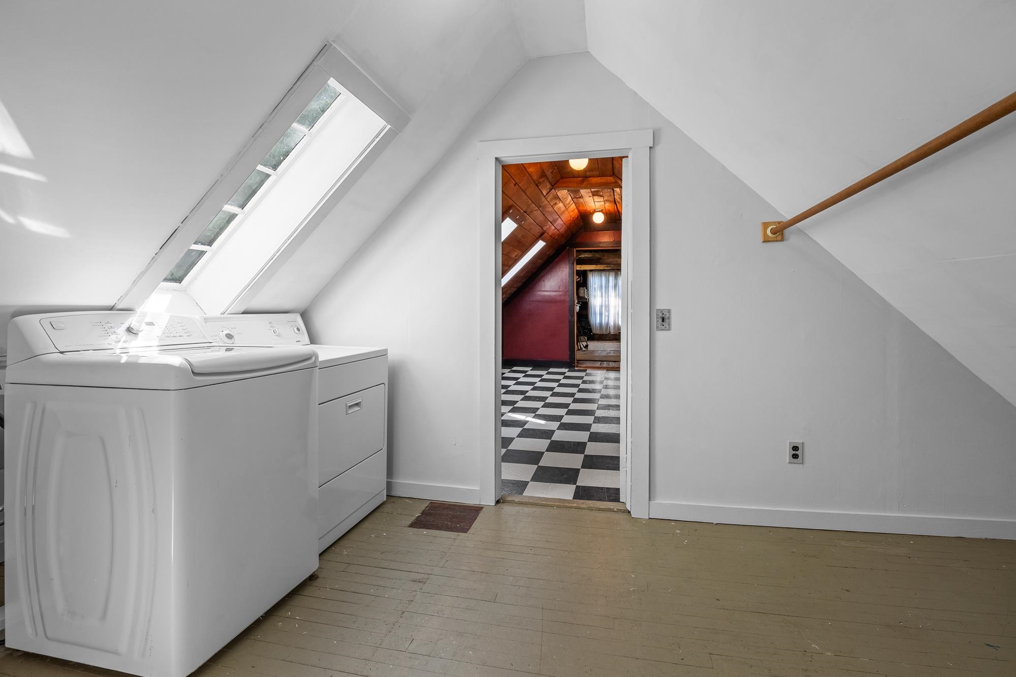 Laundry room 23944727