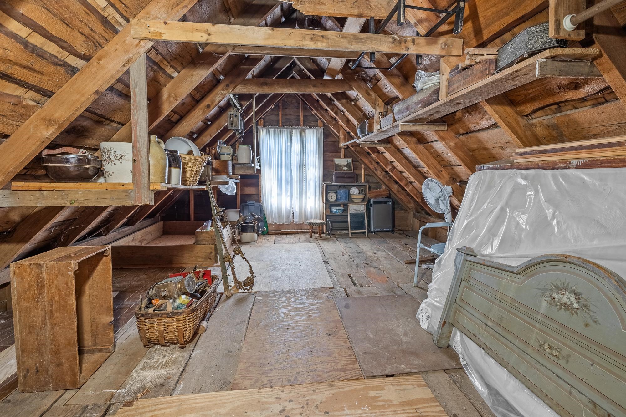 Attic - 2nd floor 23944730