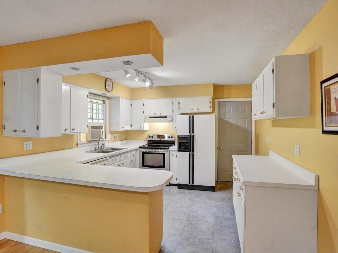 Homes for sale in South Burlington, VT | 98 Logwood St, South Burlington, VT 05403 | MLS# 5058444