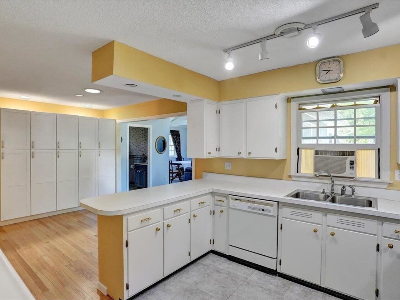 Homes for sale in South Burlington, VT | 98 Logwood St, South Burlington, VT 05403 | MLS# 5058444