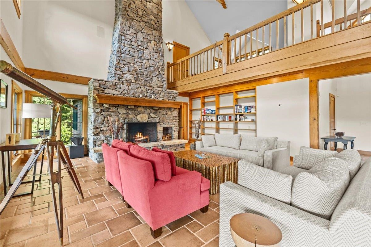 Living Room 23928899