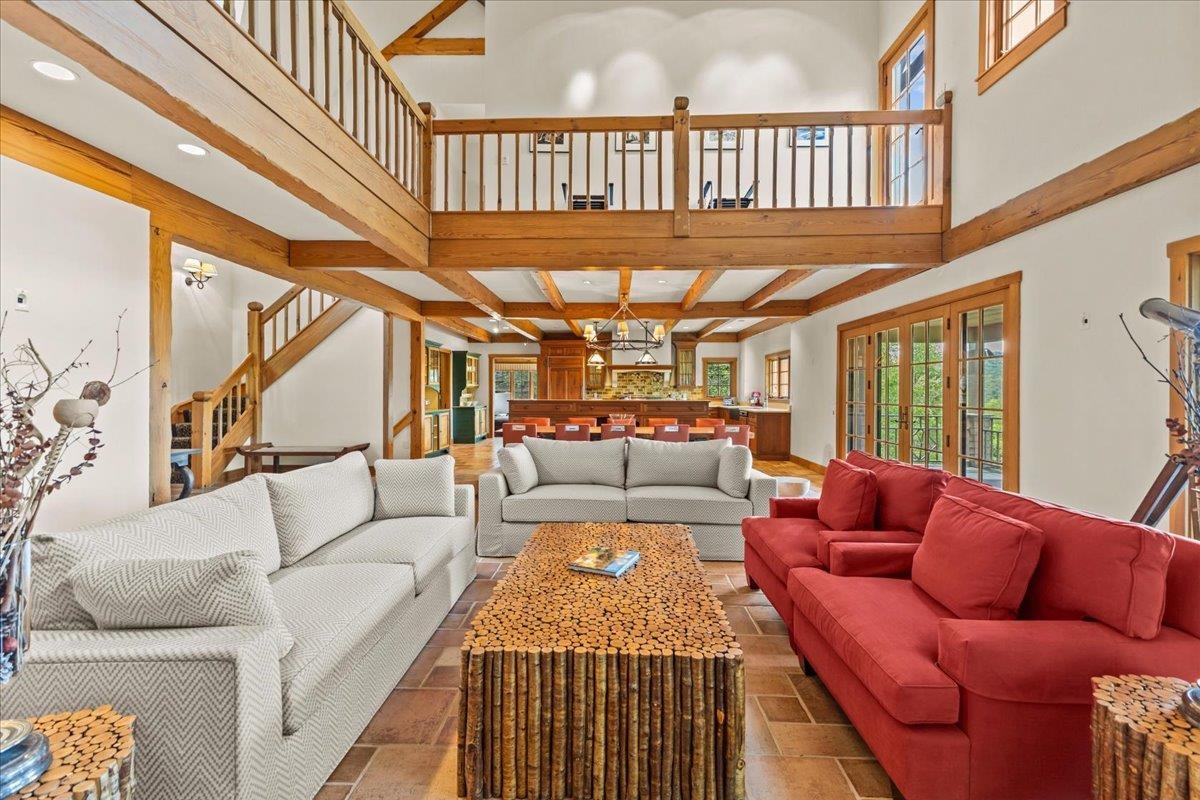 Living Room 23928900