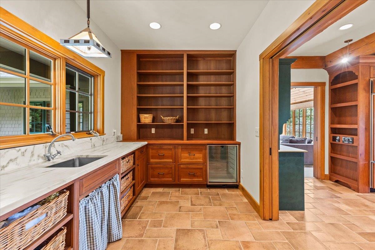 Laundry/Pantry 23928908