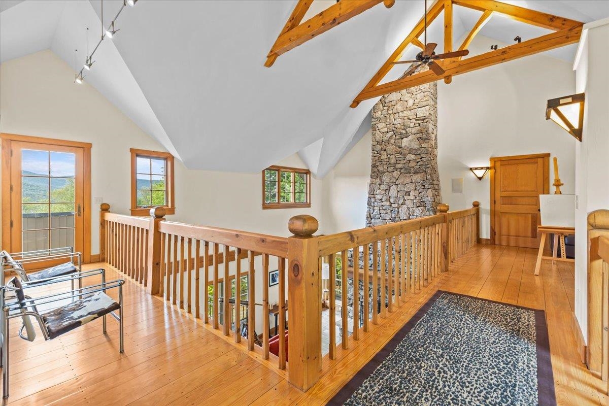 Second Floor Balcony 23928914