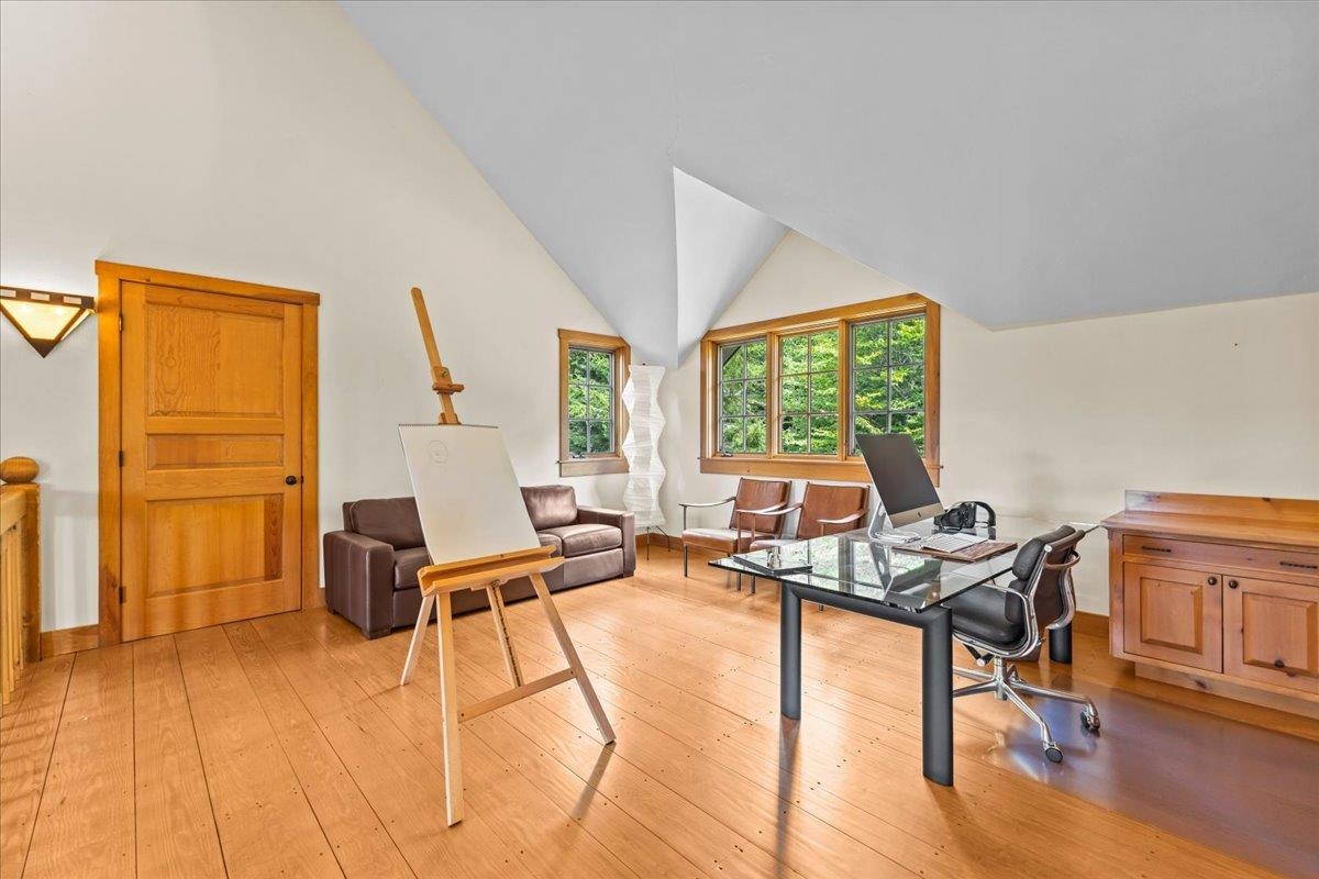 Second Floor Balcony 23928915