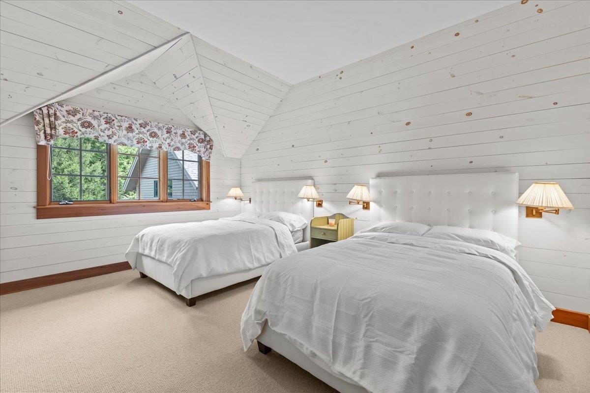 Upstairs Guestroom Two 23928922