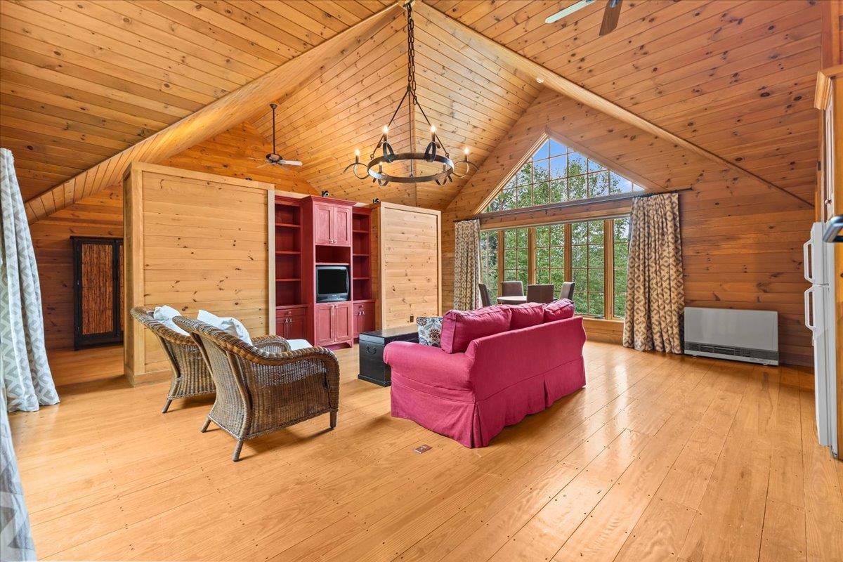 Apartment Over Garage 23928923