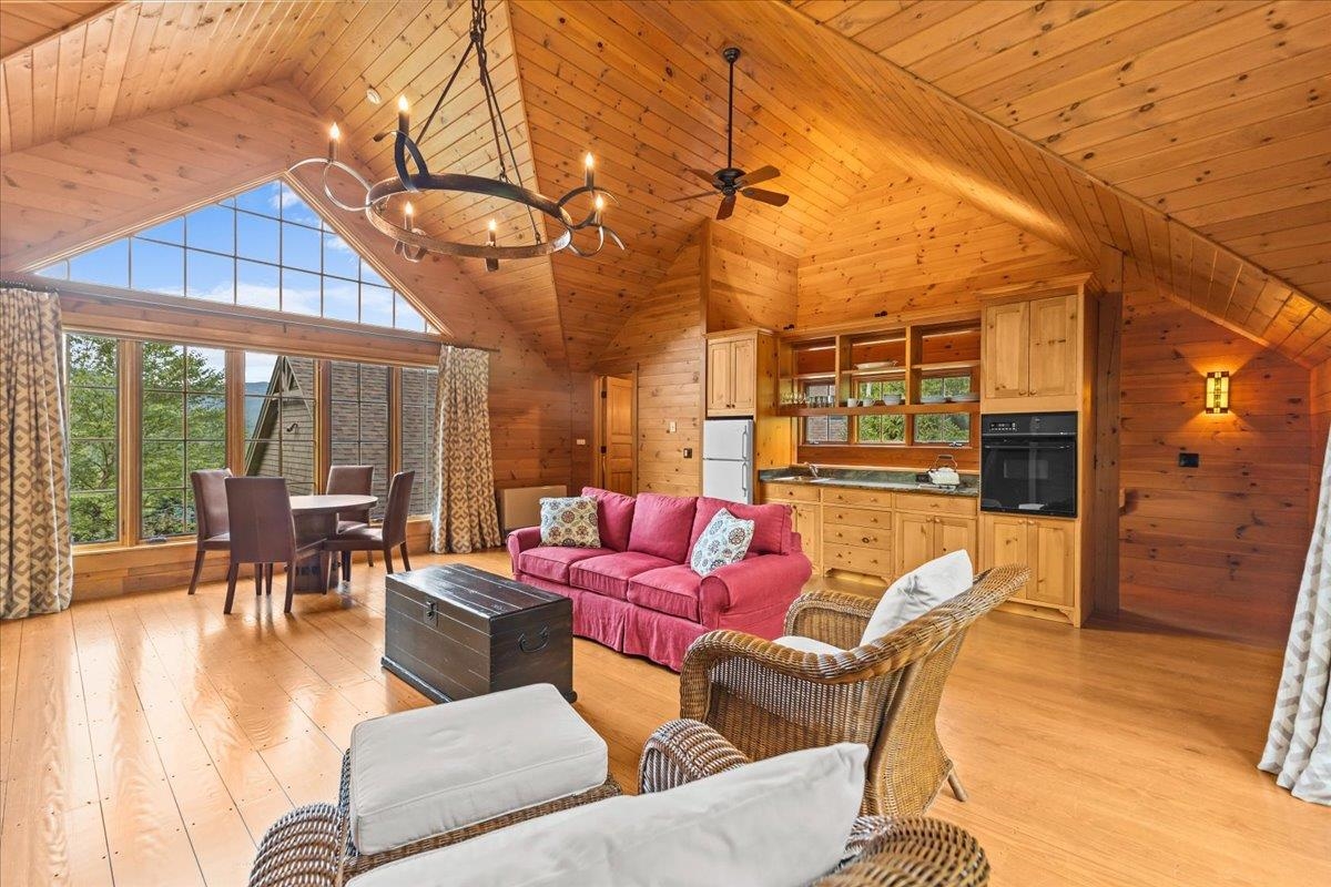 Apartment Over Garage 23928925