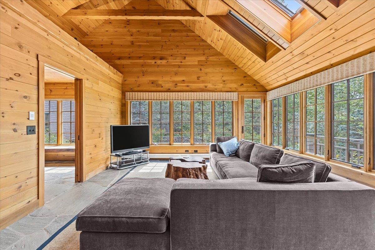 TV/Den Room 23928909