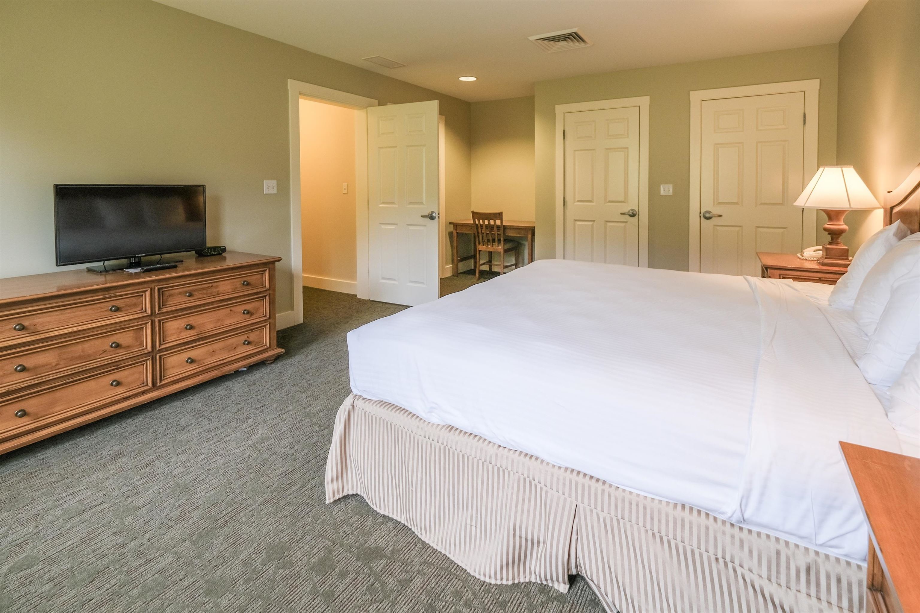 Good closet space 23956354