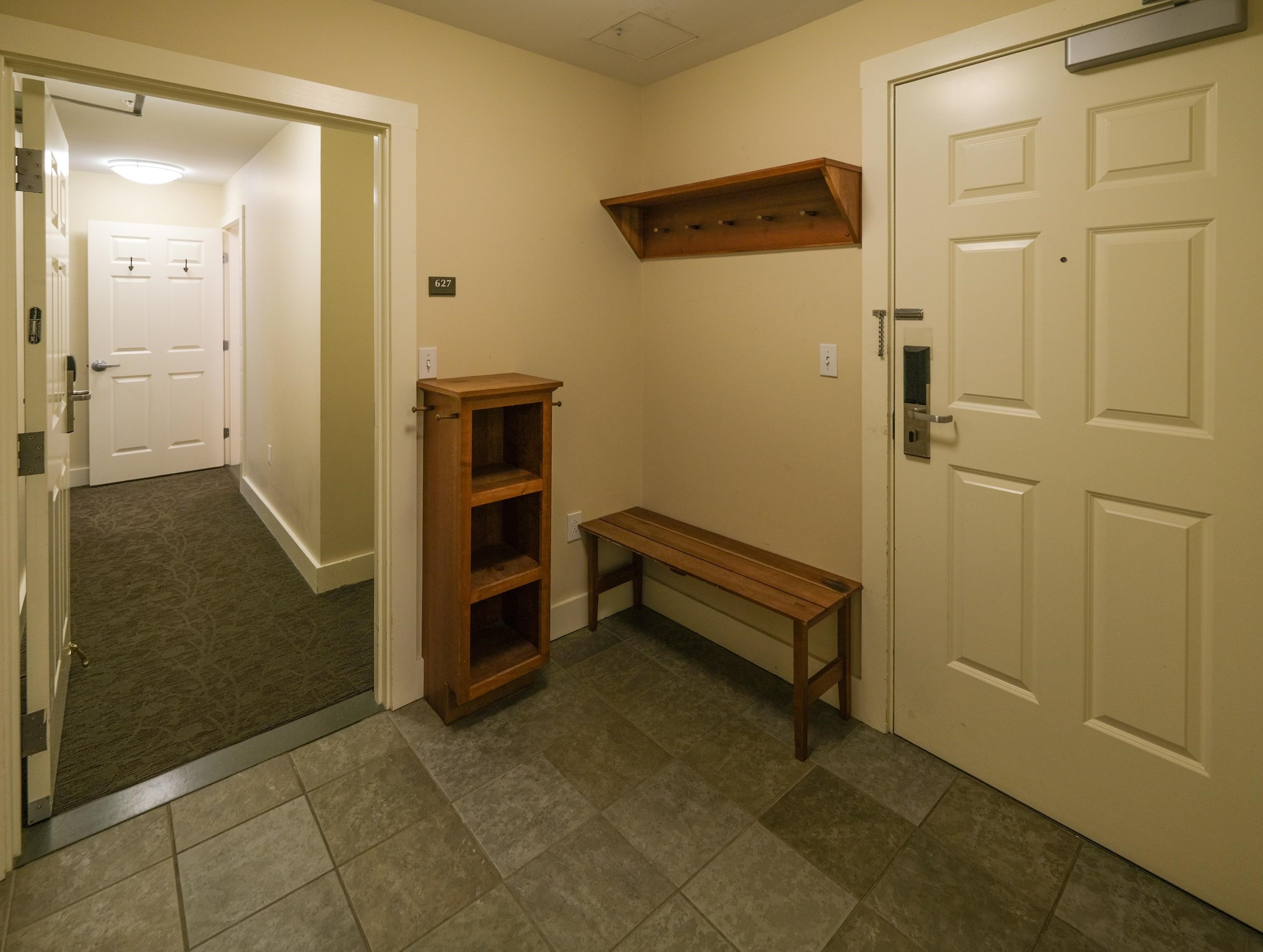 Private entrance area 23956344