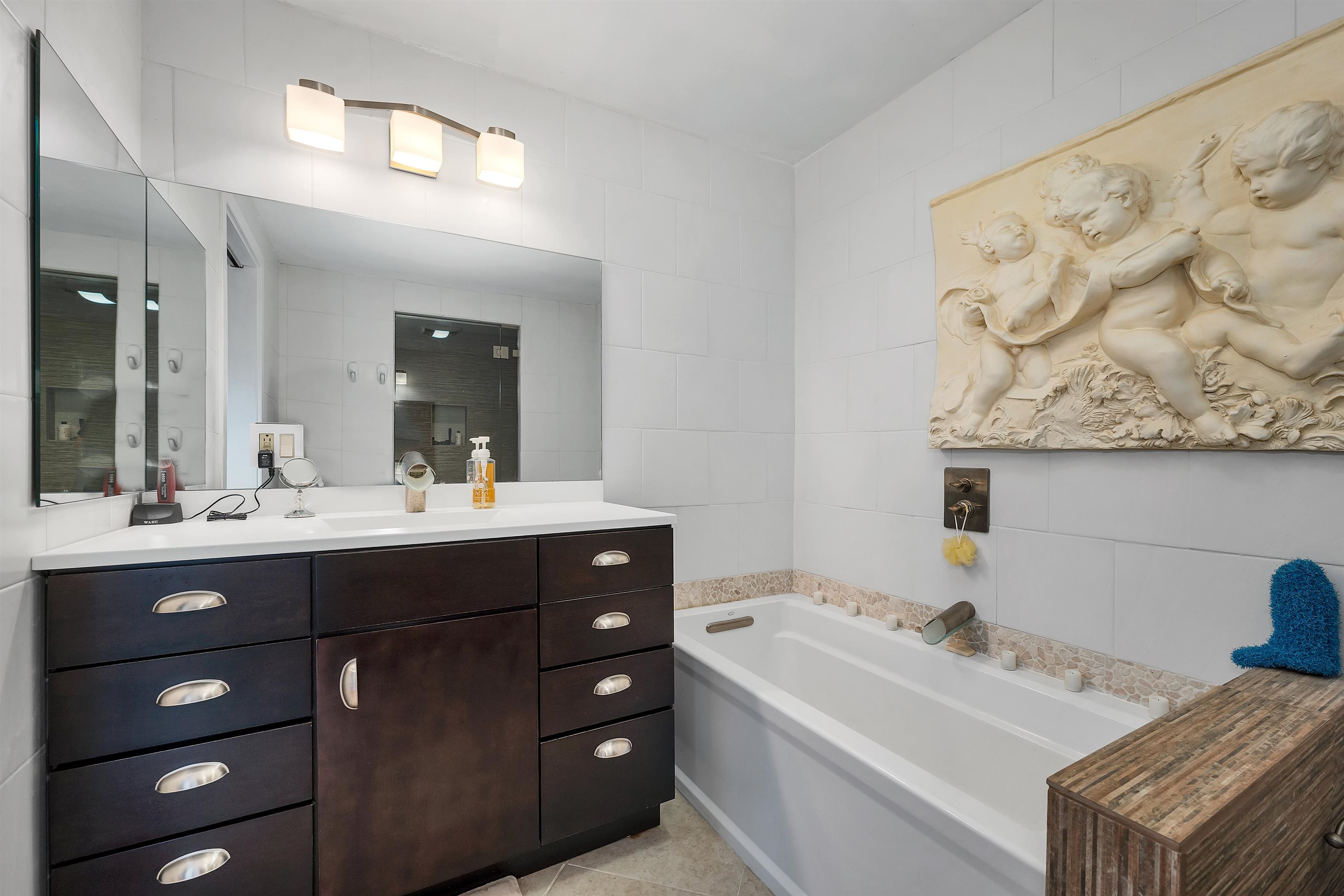 Primary bath with soaking tub