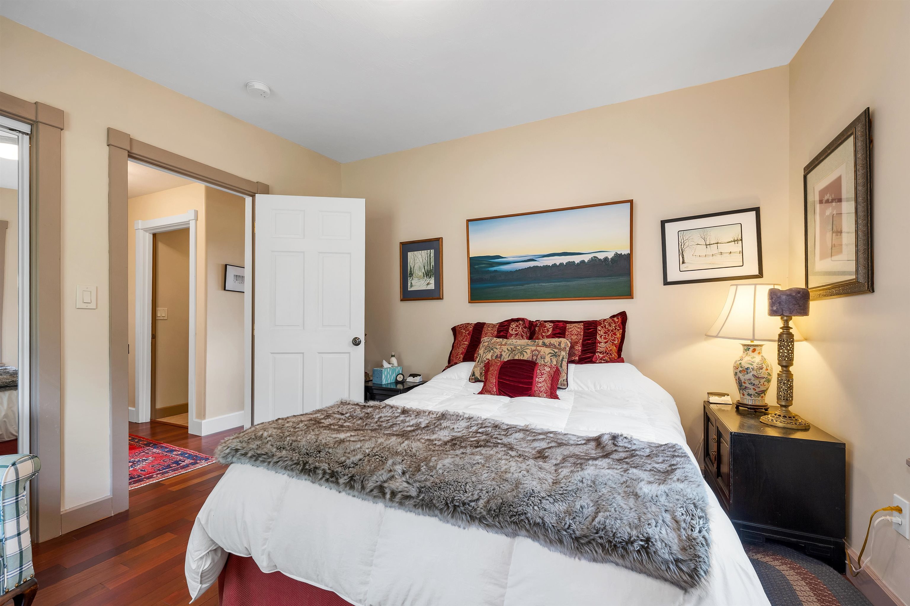 2nd bedroom with queen