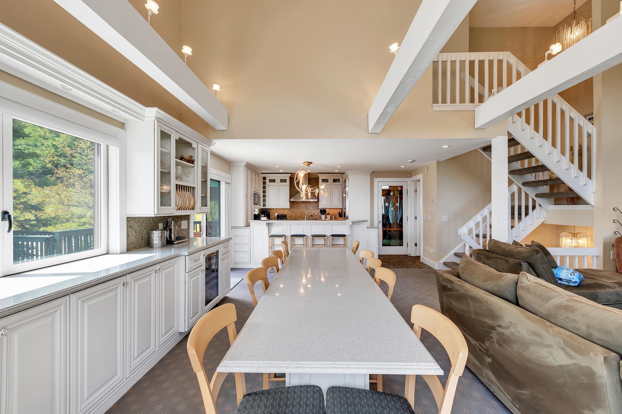 Exposed Beams And Cathedral Ceilings 23919837