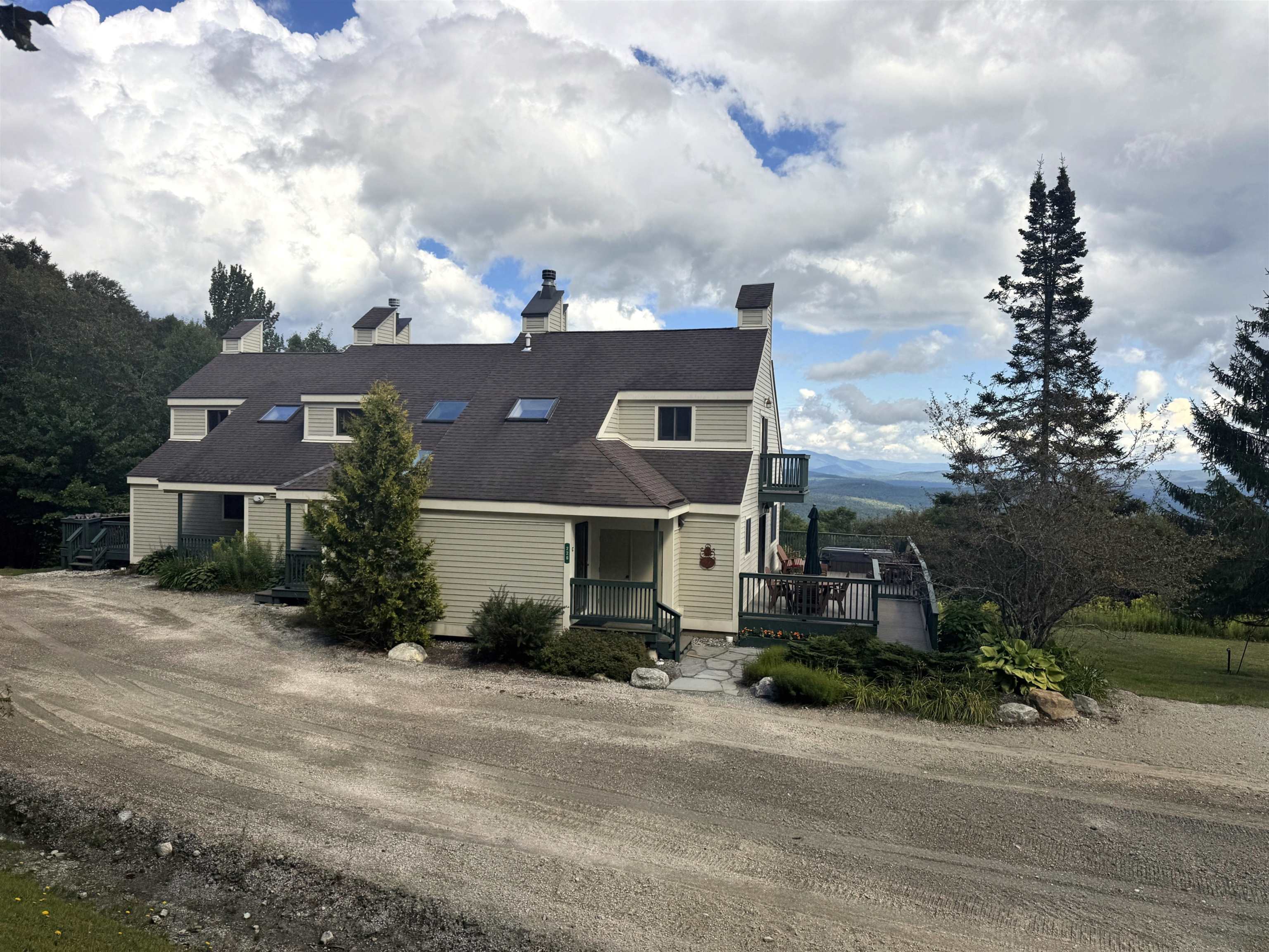 Ample Parking 23989444