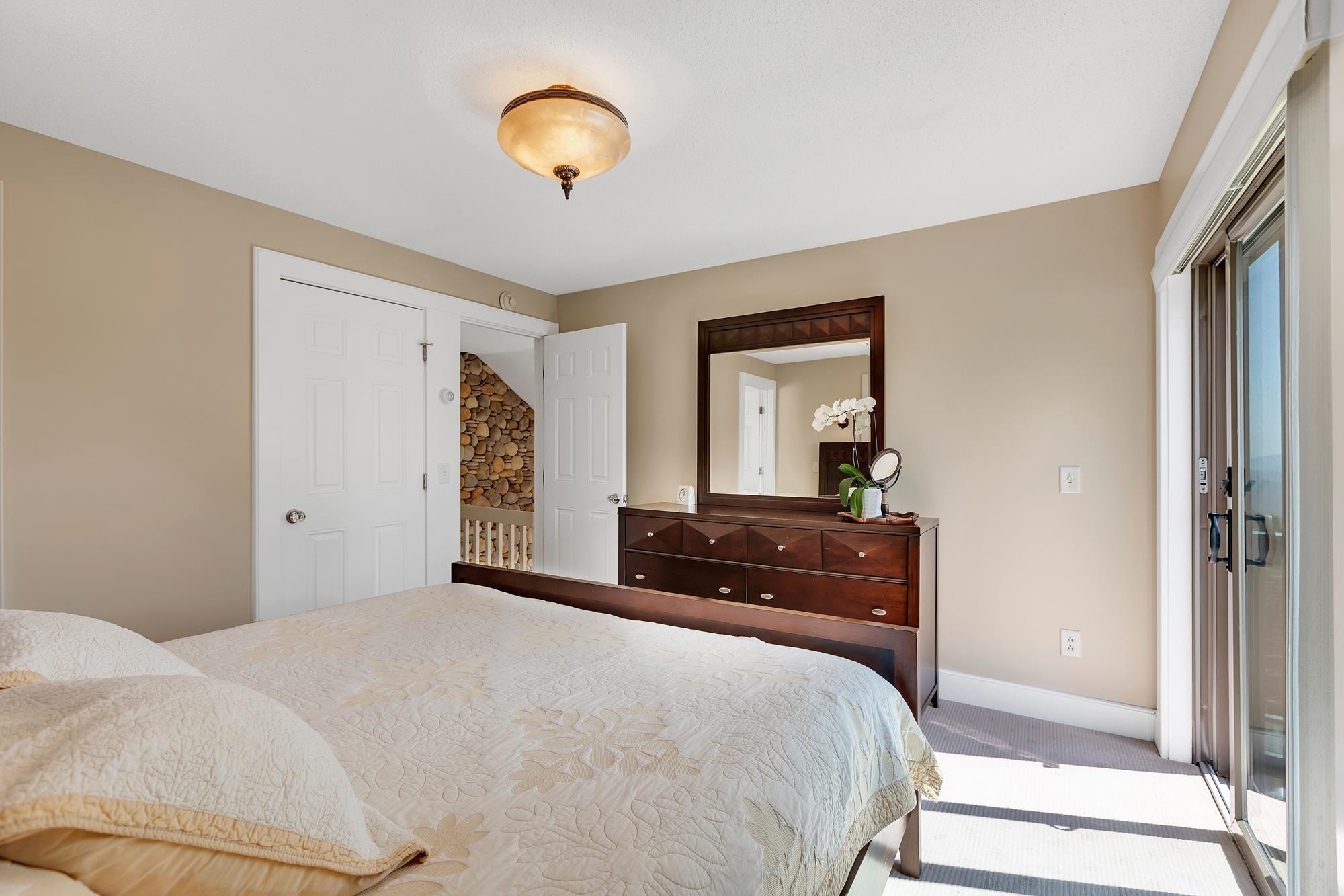 With Mirror Bureau 23919850