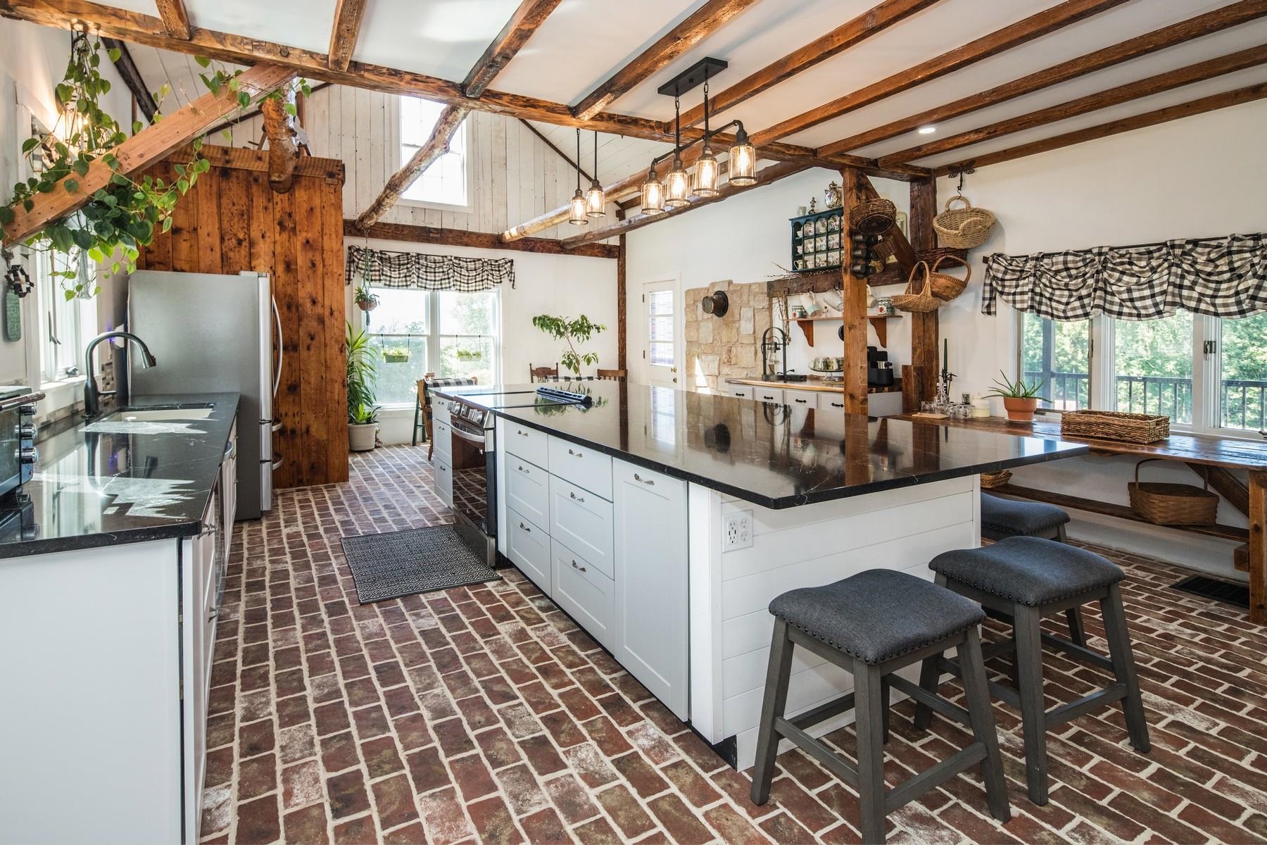 Pittsford VT Home for sale $$480,000 $212 per sq.ft.