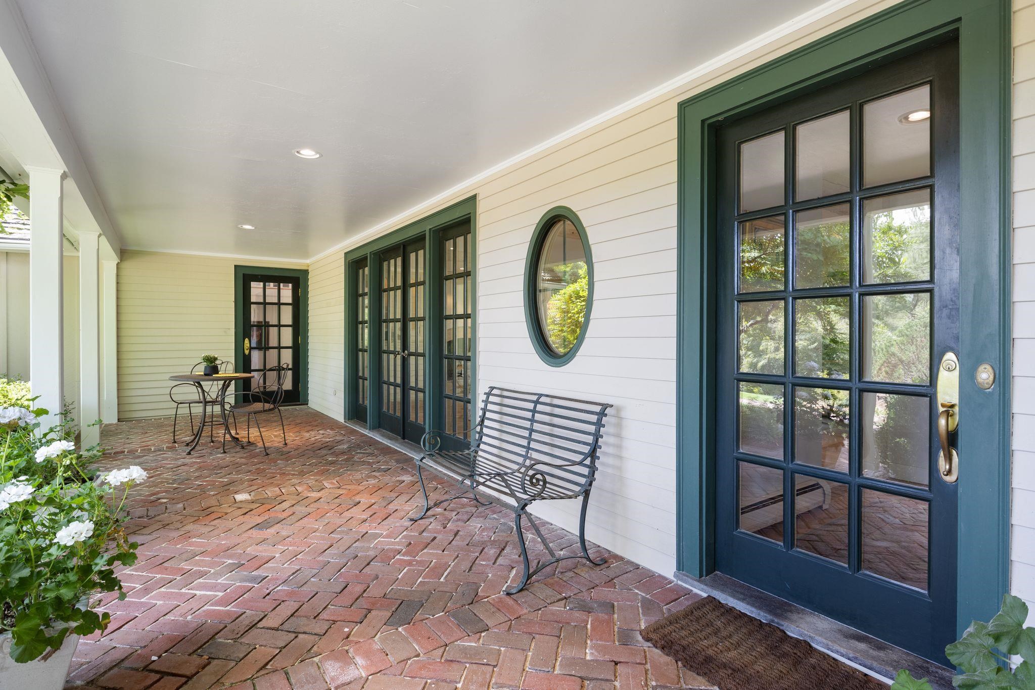 276 Exeter Rd, Hampton Falls, NH 03844