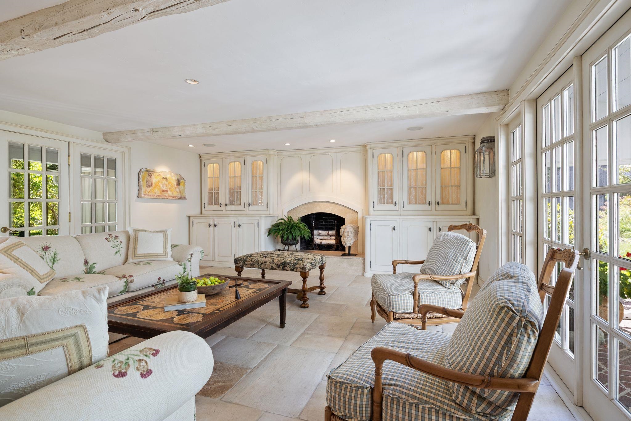 276 Exeter Rd, Hampton Falls, NH 03844