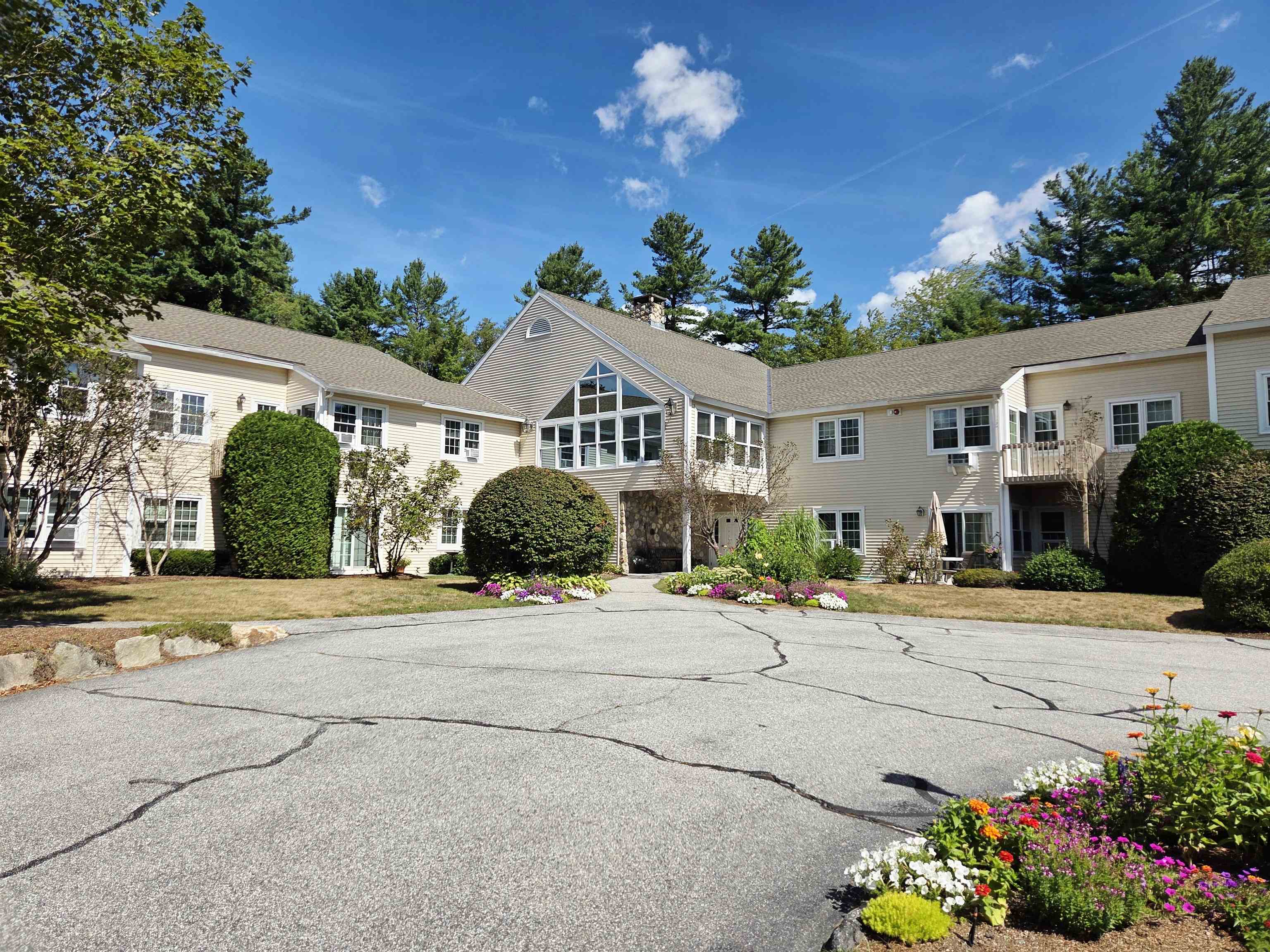 NEW LONDON NH Condo for sale $$295,000 | $328 per sq.ft.