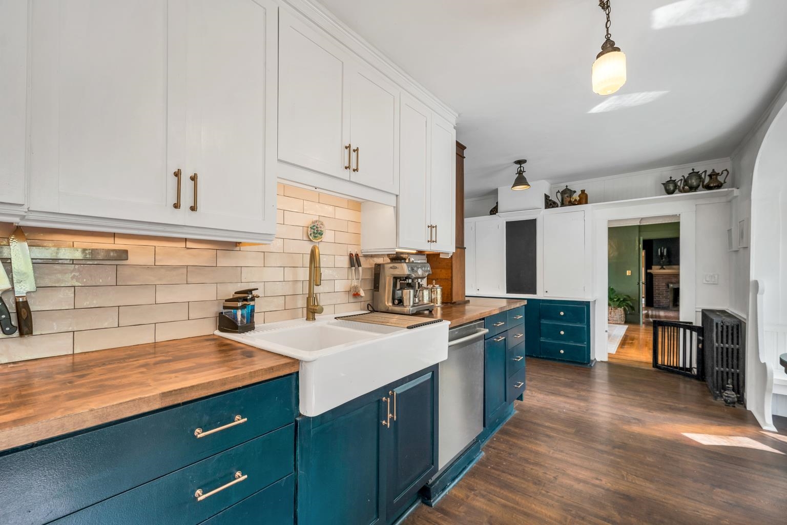 86 Wakefield St, Rochester, NH 03867