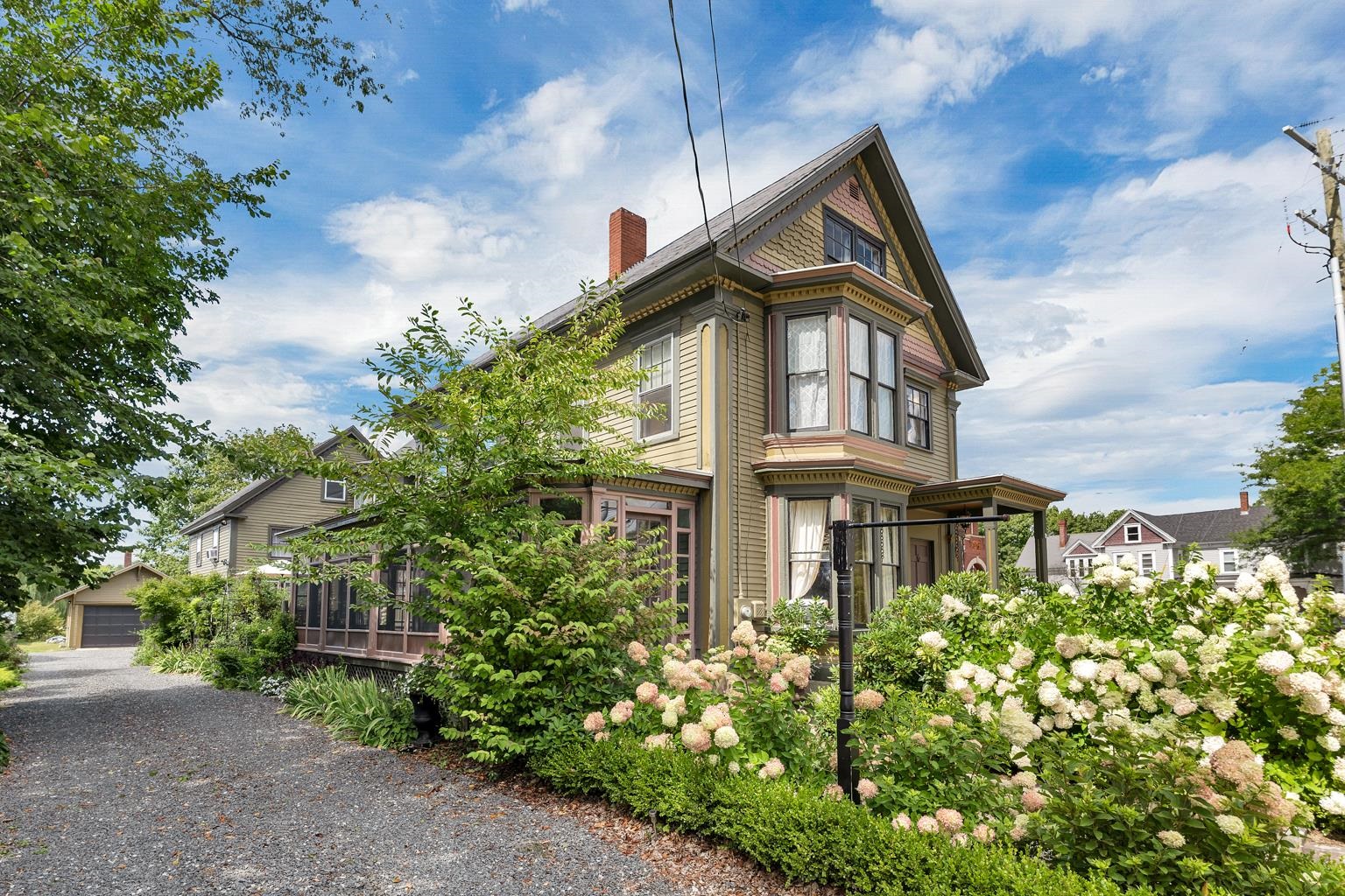 86 Wakefield St, Rochester, NH 03867