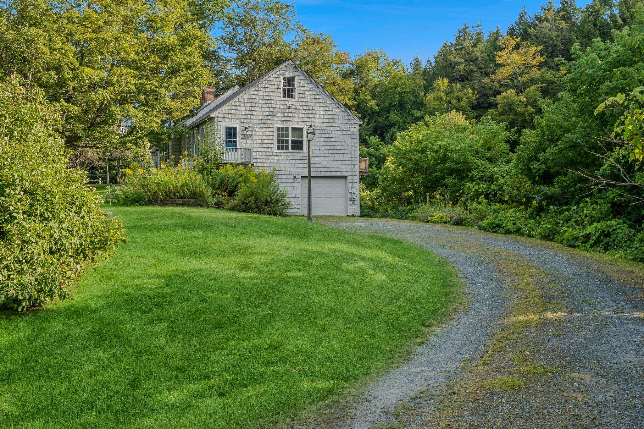 Apartment with One Car Garage and Laundry
