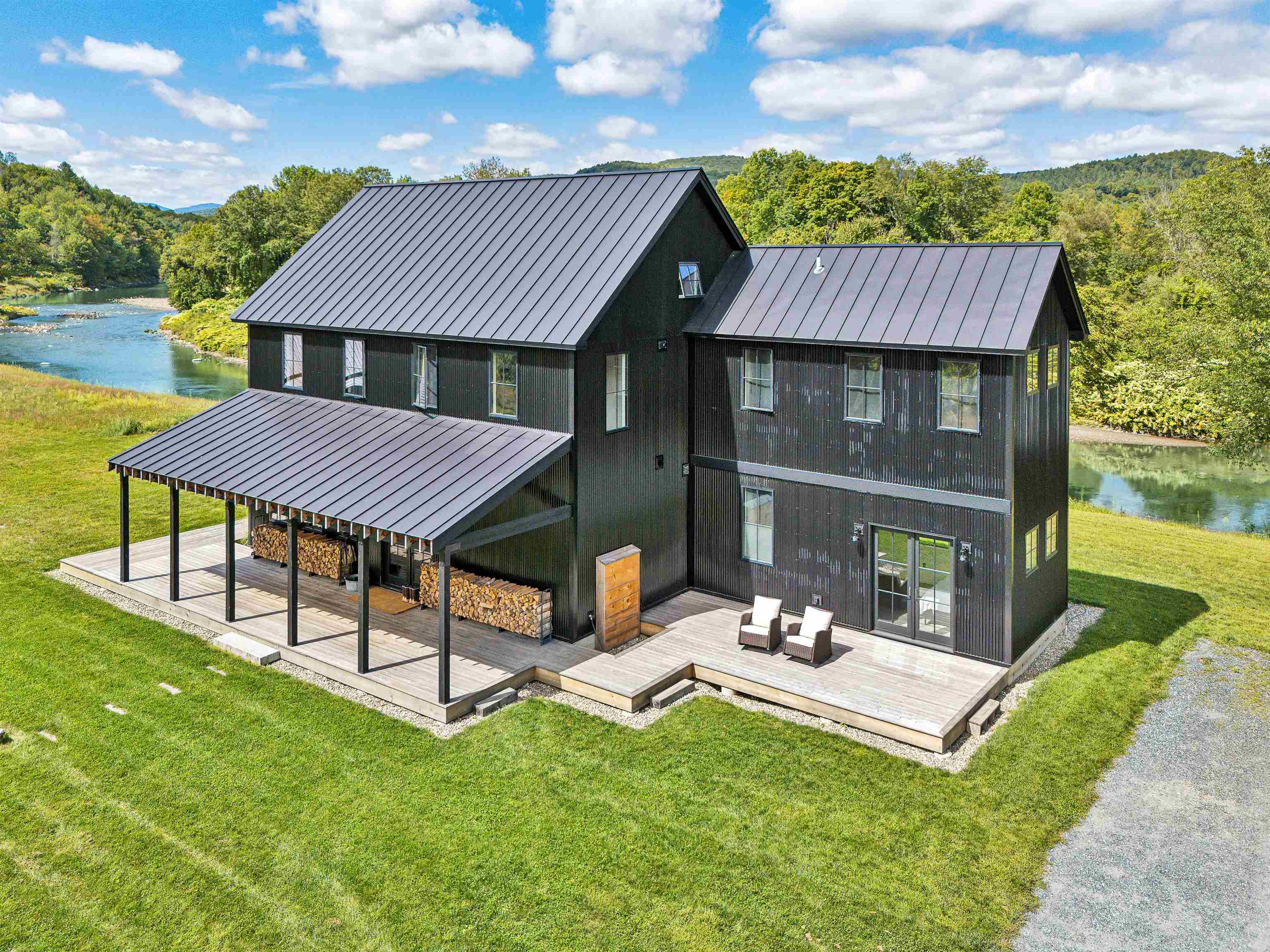 WOODSTOCK VT Lake House for sale $$1,900,000 | $645 per sq.ft.
