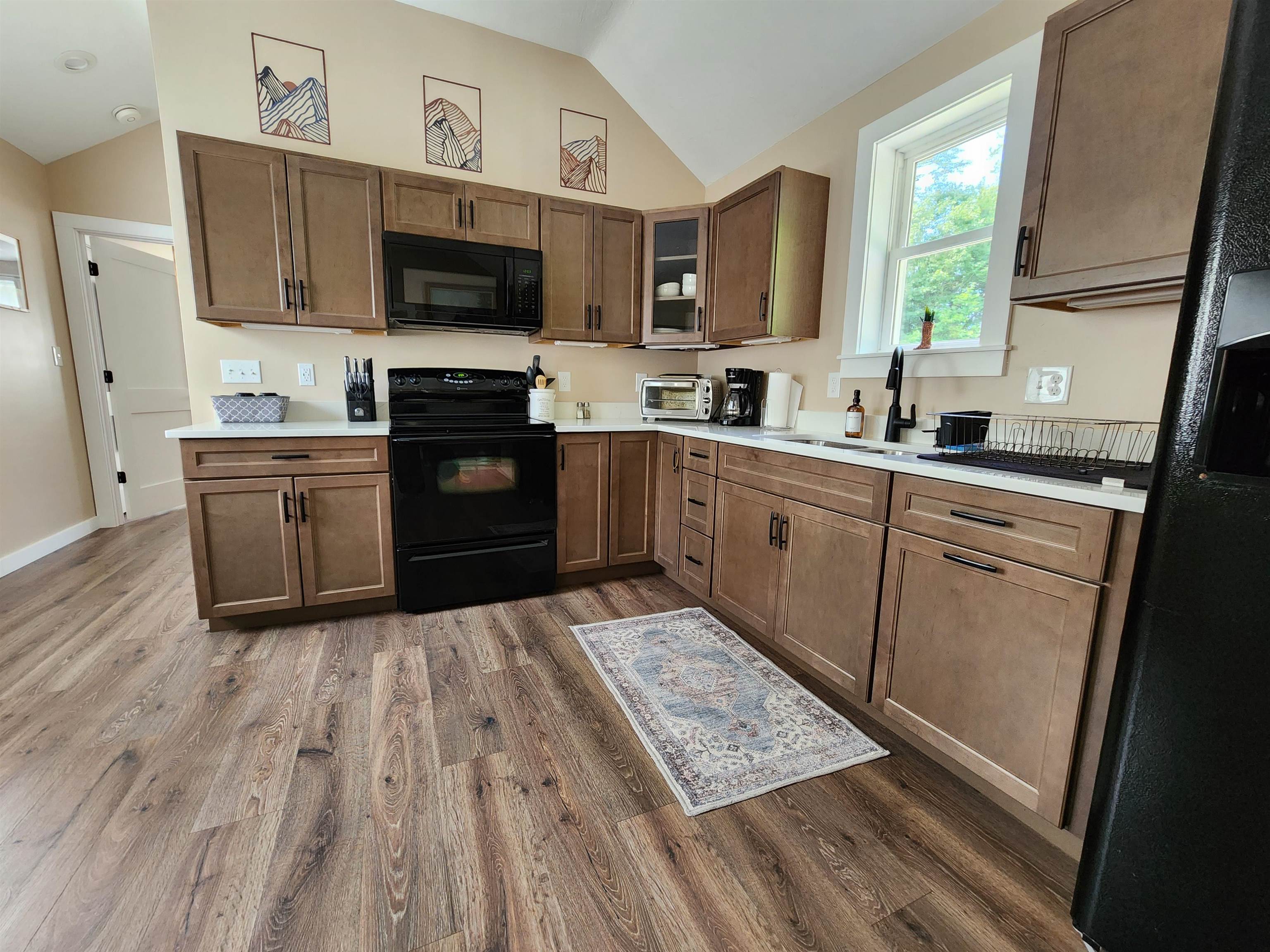 Granite counters, soft close cabinetry