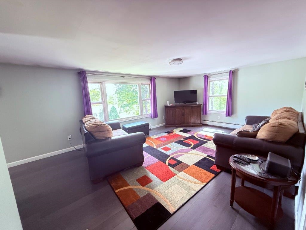 Living Room 24044042