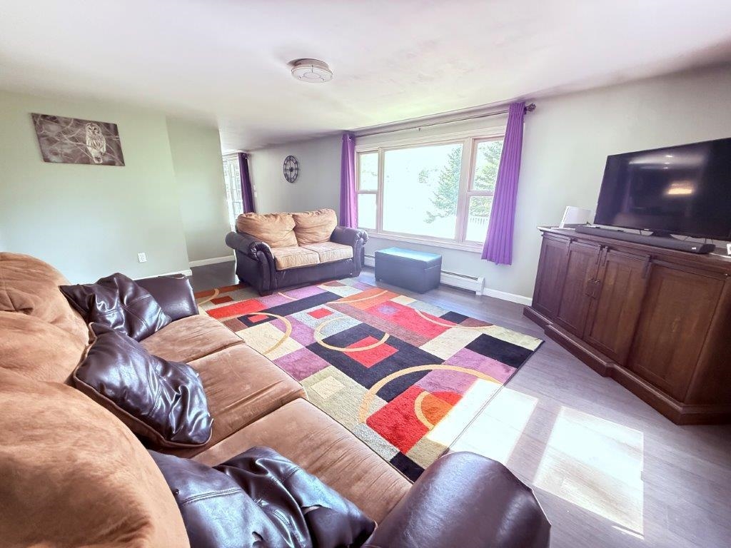 Living Room 24044045